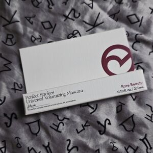 Rare Beauty Perfect Strokes Universal Volumizing Mascara in black